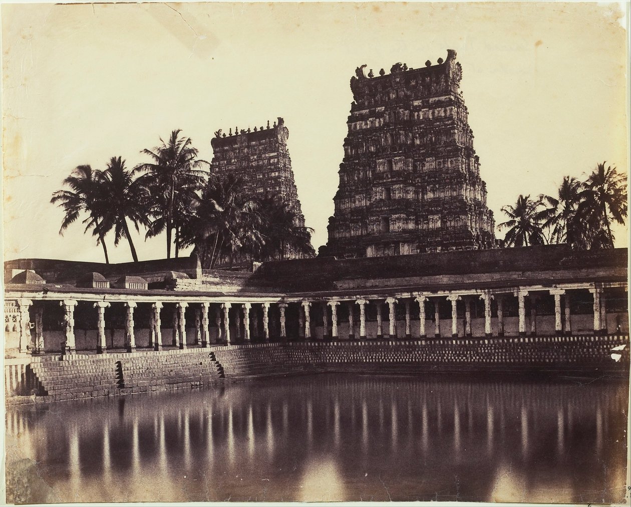 Madura. O Grande Pagode, Mootoo Alaghur e Gopurum Oriental a partir de Tank de Linnaeus Tripe