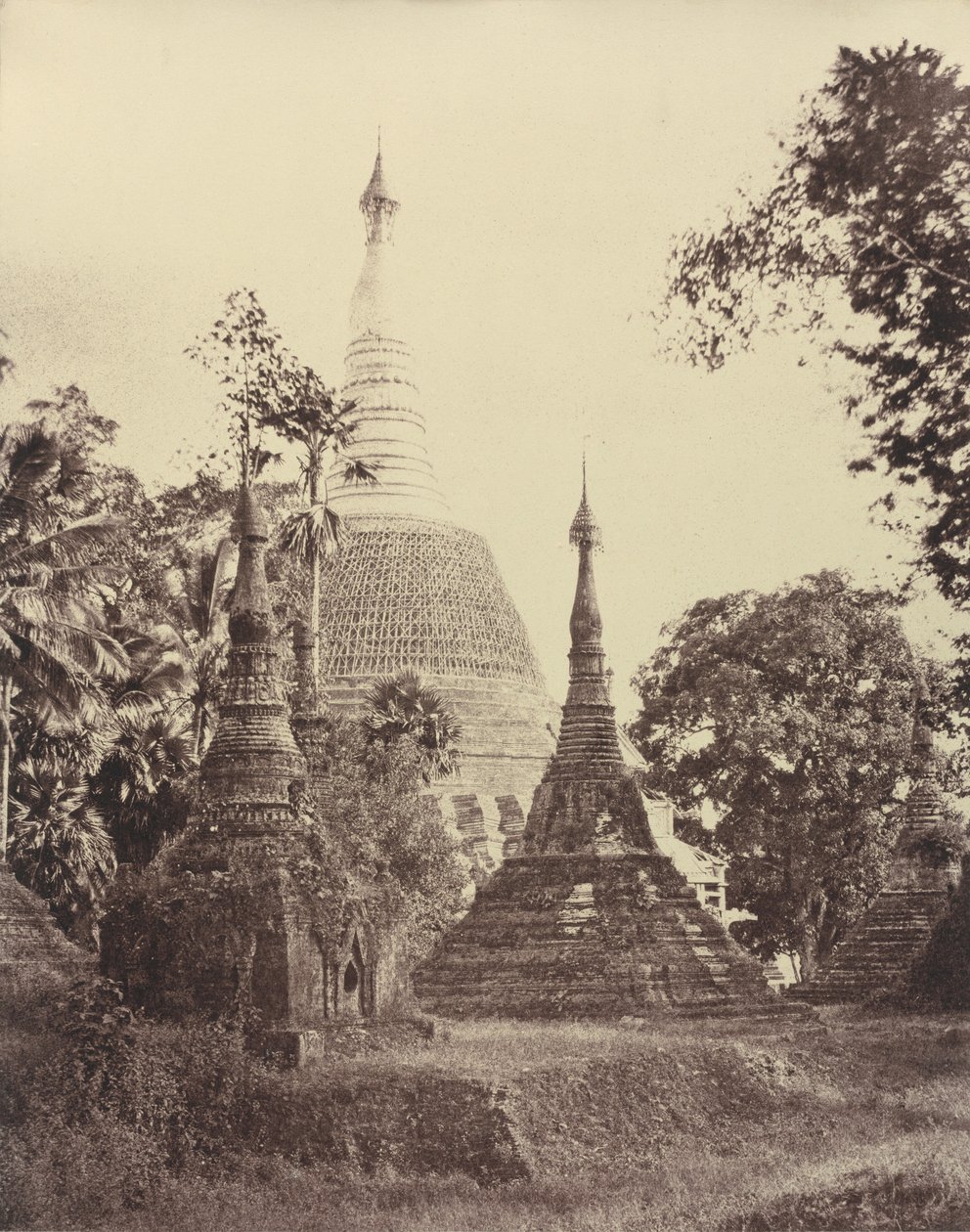 Rangoon: perto da vista do pagode Shwe Dagon de Linnaeus Tripe