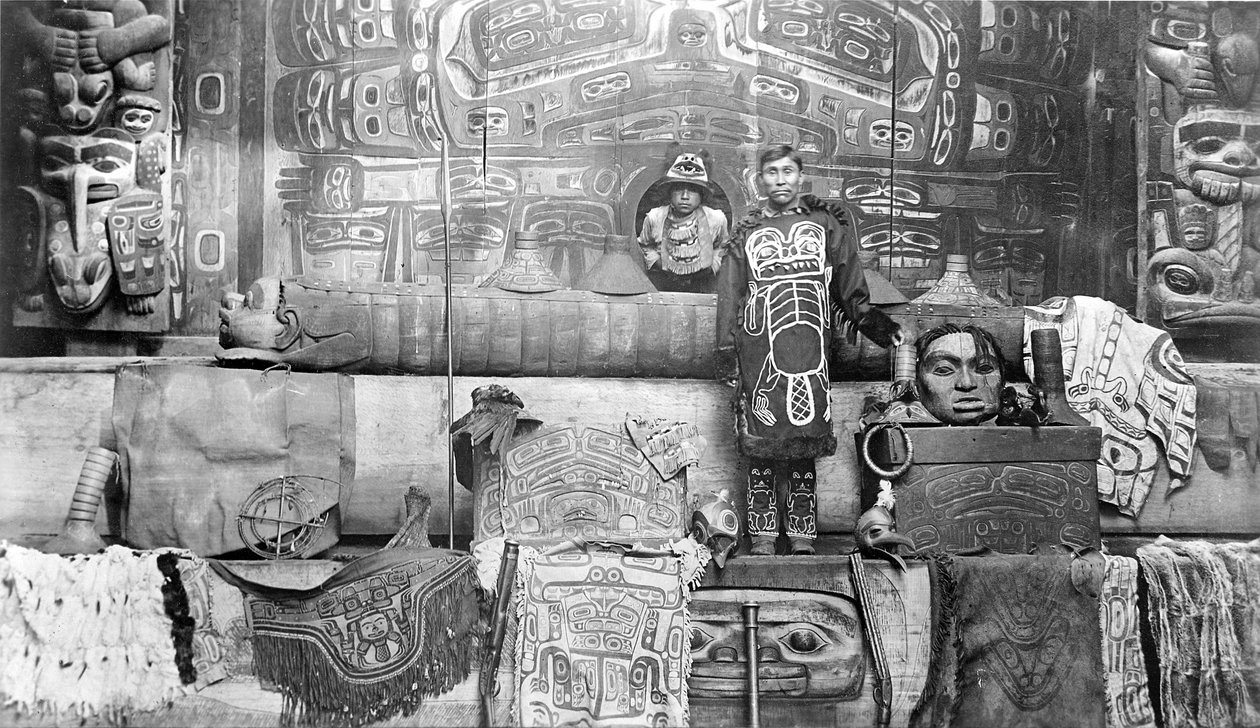 Uma Casa dos Chefes Indianos do Alasca, 1897 de Lloyd Valentine and Pond, Edwin Percy Winter