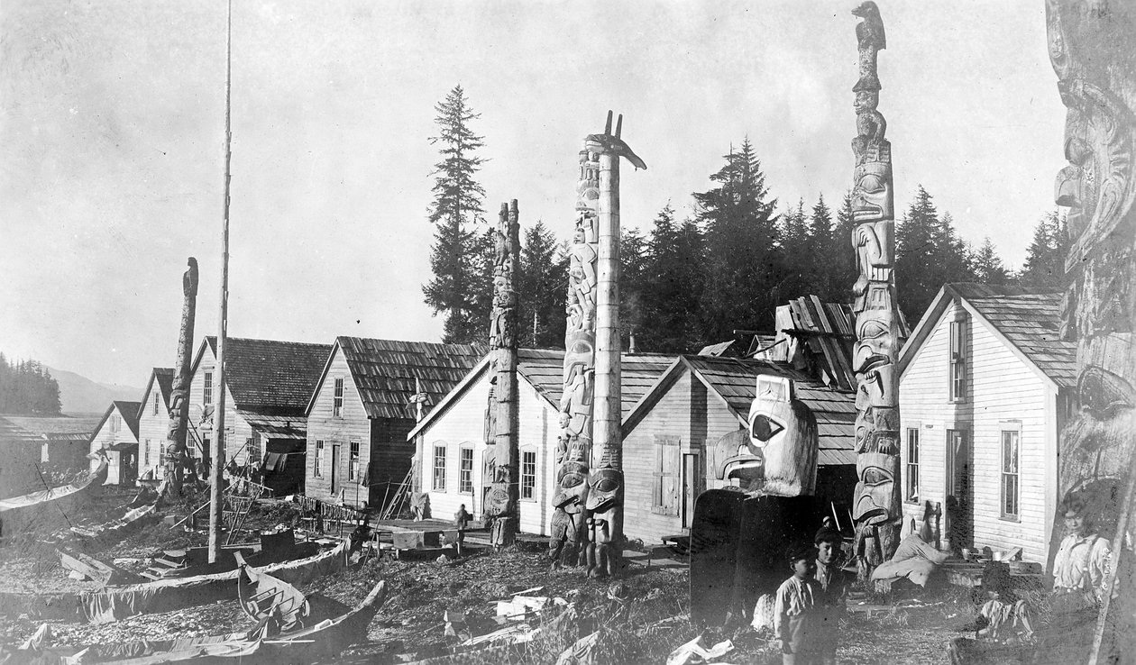 Vila indígena em Howkan, Alaska, 1896 de Lloyd Valentine and Pond, Edwin Percy Winter