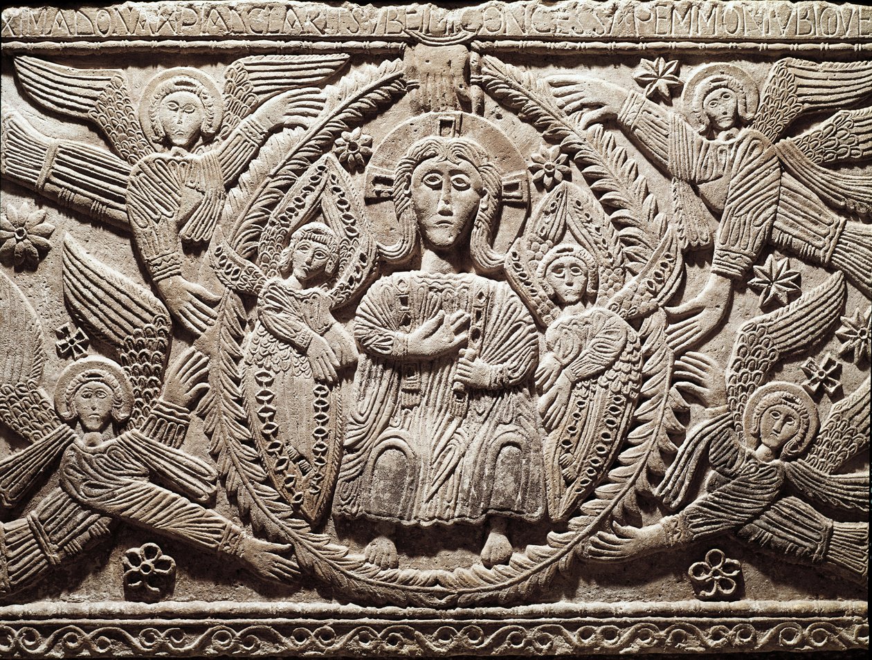 Arte lombarda: Cristo em glória, baixo relevo do altar do Duque Rachis (Ratchis ou Ratgis) - Escultura, arte lombarda, 737-744 (Relevo do Altar de Ratchis representando Cristo em glória) Cividale del Friuli, Museu Chretien, tesouro da catedrais de Lombard School