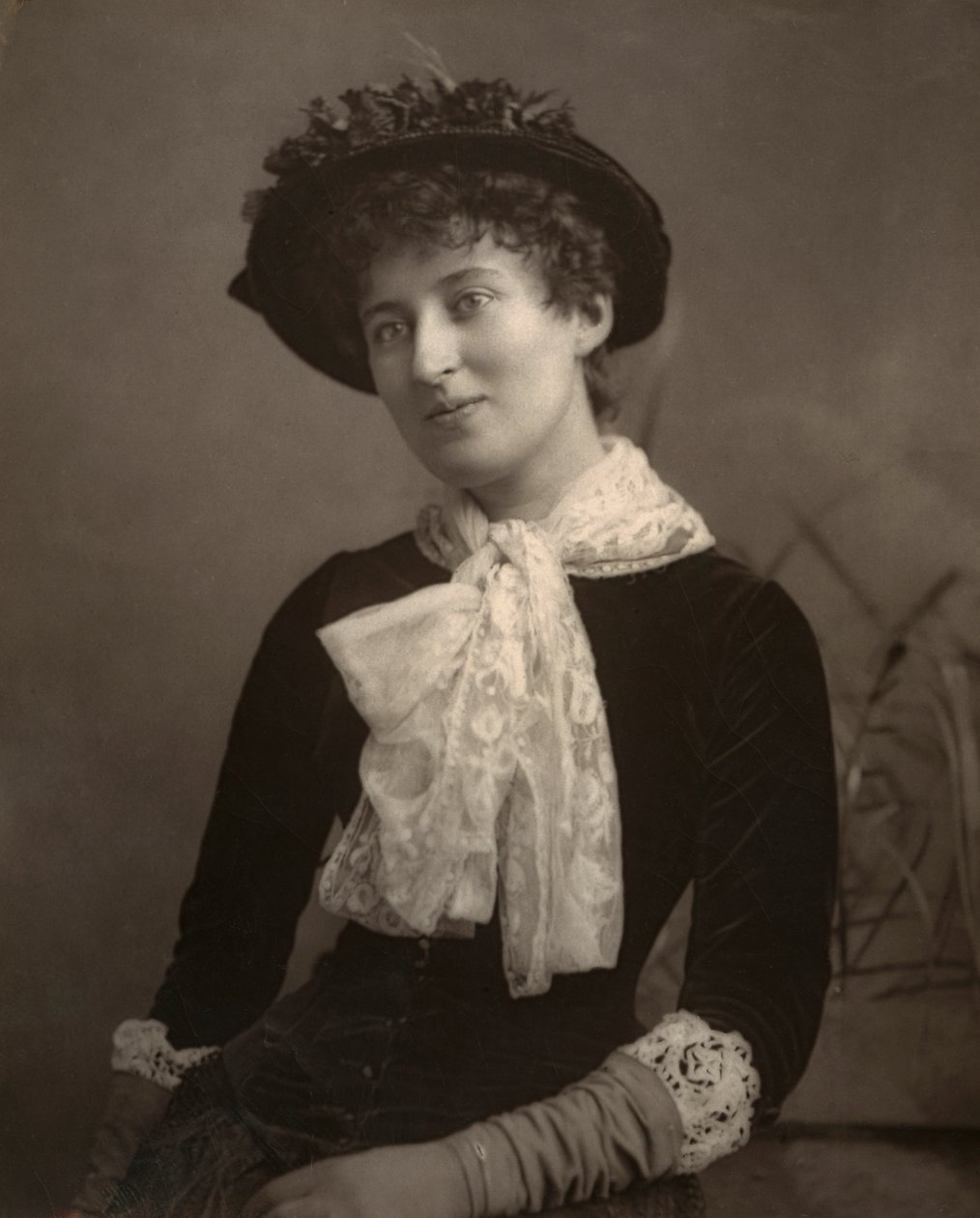 Cissy Grahame, atriz britânica, 1882 de London Stereoscopic and Photographic Co