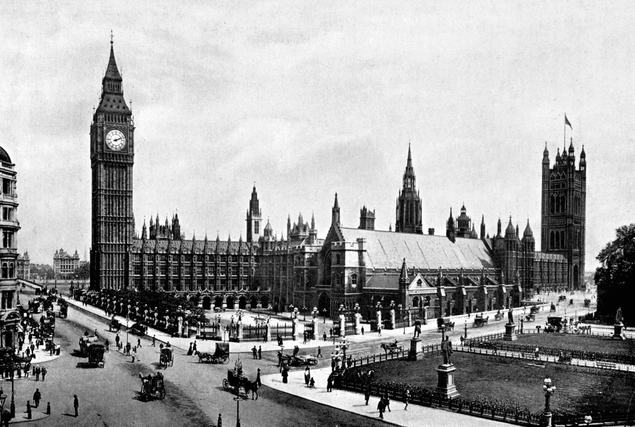 As Casas do Parlamento e Westminster Hall, vistas da Praça do Parlamento, Londres, c1905. de London Stereoscopic and Photographic Co