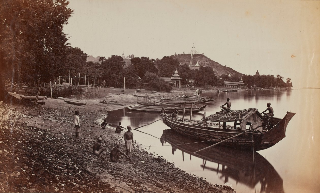 Barcos em Ava, Birmânia bw foto de Lord Henry Rawlinson