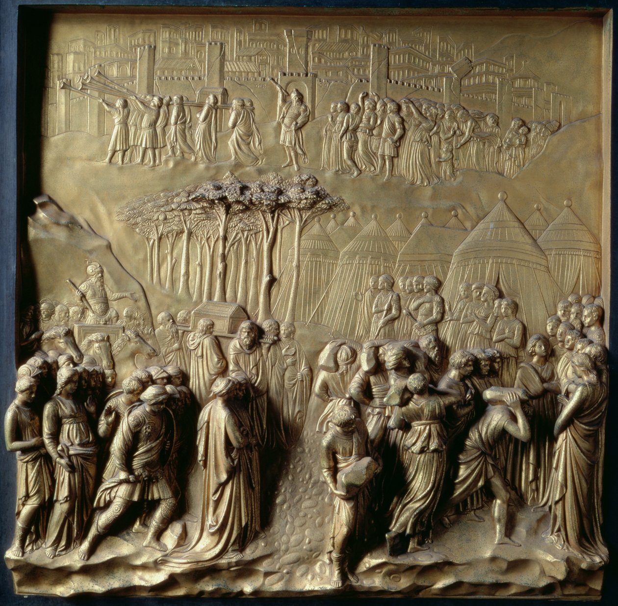 A história de Josué: Josué instrui os sacerdotes a liderar os israelitas do outro lado do rio Jordão e a queda de Jericó, um dos dez painéis de socorro das Portas do Paraíso (portas do leste), 1425-52 (gil de Lorenzo Ghiberti