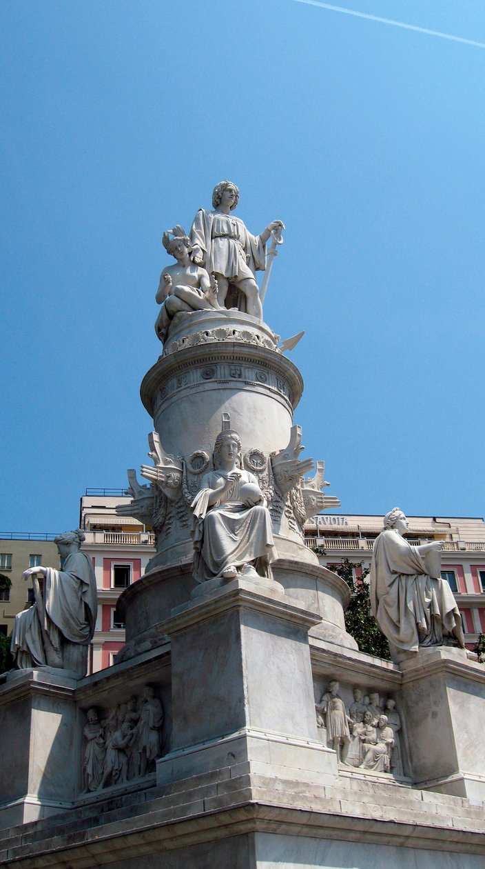Monumento em homenagem ao navegador Cristóvão Colombo (Cristoforo Colombo). Escultura em mármore de Lorenzo Bartolini (1777-1850). Piazza Acquaverde Genes (Génova) Itália de Lorenzo Bartolini