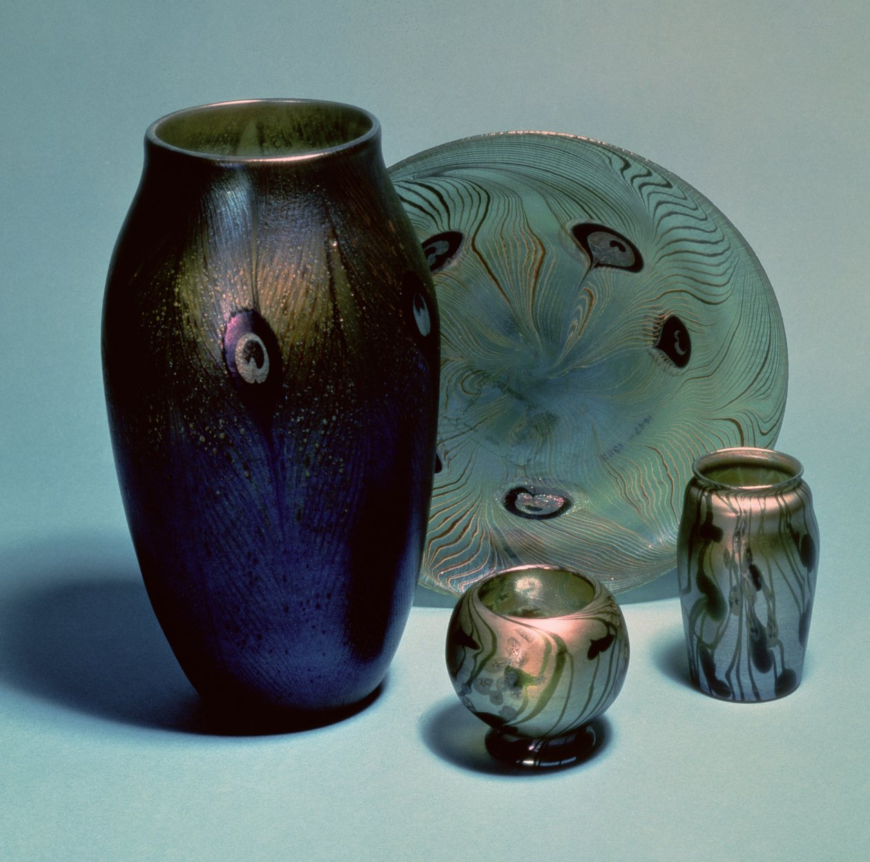 Tiffany favrile prato e vasos, Nova York, c.1890 (vidro) de Louis Comfort Tiffany