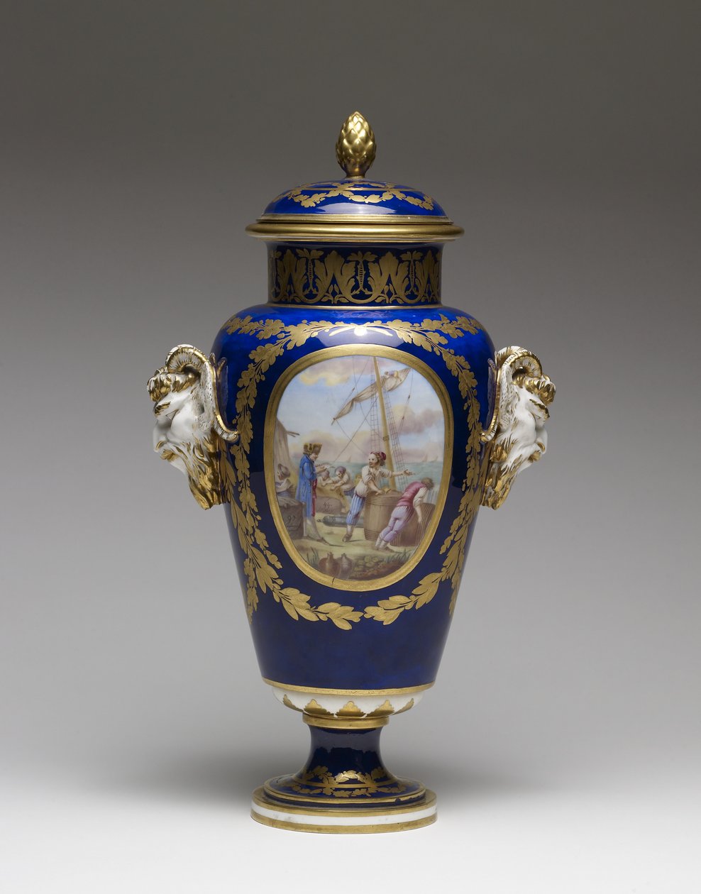 Vaso (porcelana de pasta mole com tinta e dourado) de Louis Simon Boizot