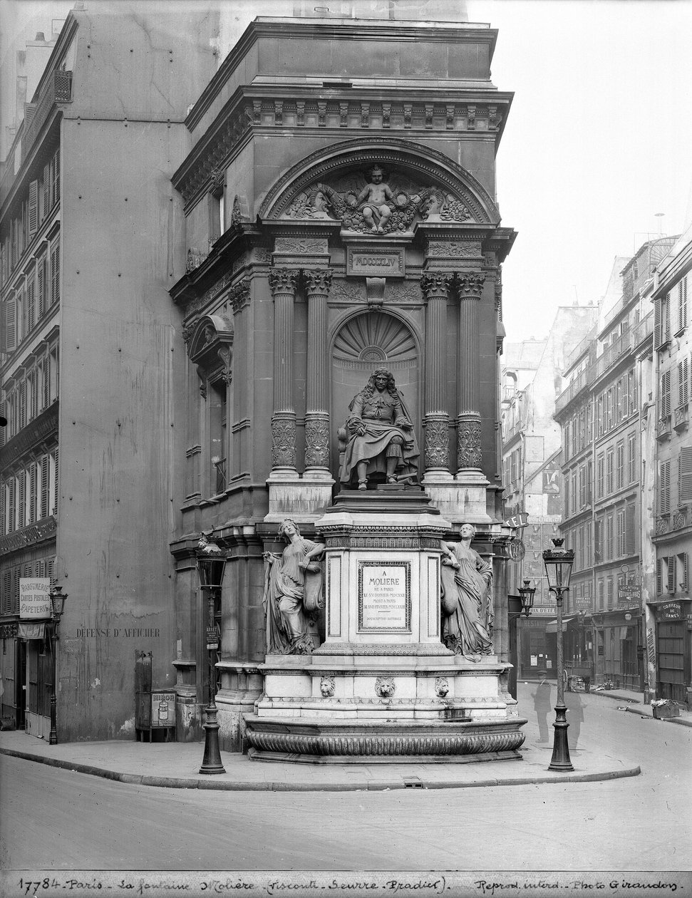 Moliere Fountain, 1844 (mármore e pedra) (ver também 346524, 346525) de Louis or Ludovico Visconti