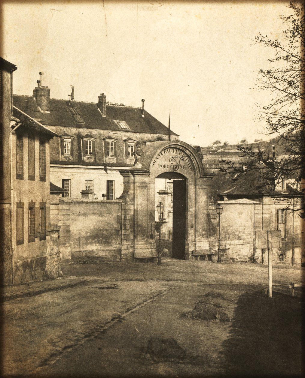 Entrada para a Fábrica de Sèvres de Louis-Rémy Robert