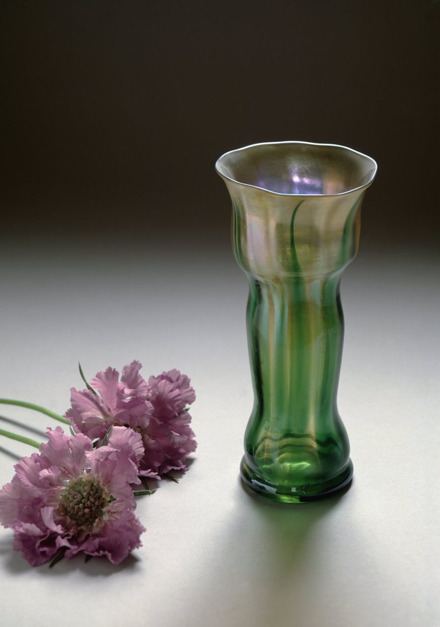 Vaso de vidro iridescente de Louis Comfort Tiffany (1848-1933), estilo Liberty de Louis Comfort Tiffany