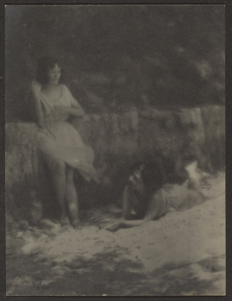 [Dançarinos no jardim, a descansar]. de Louis Fleckenstein