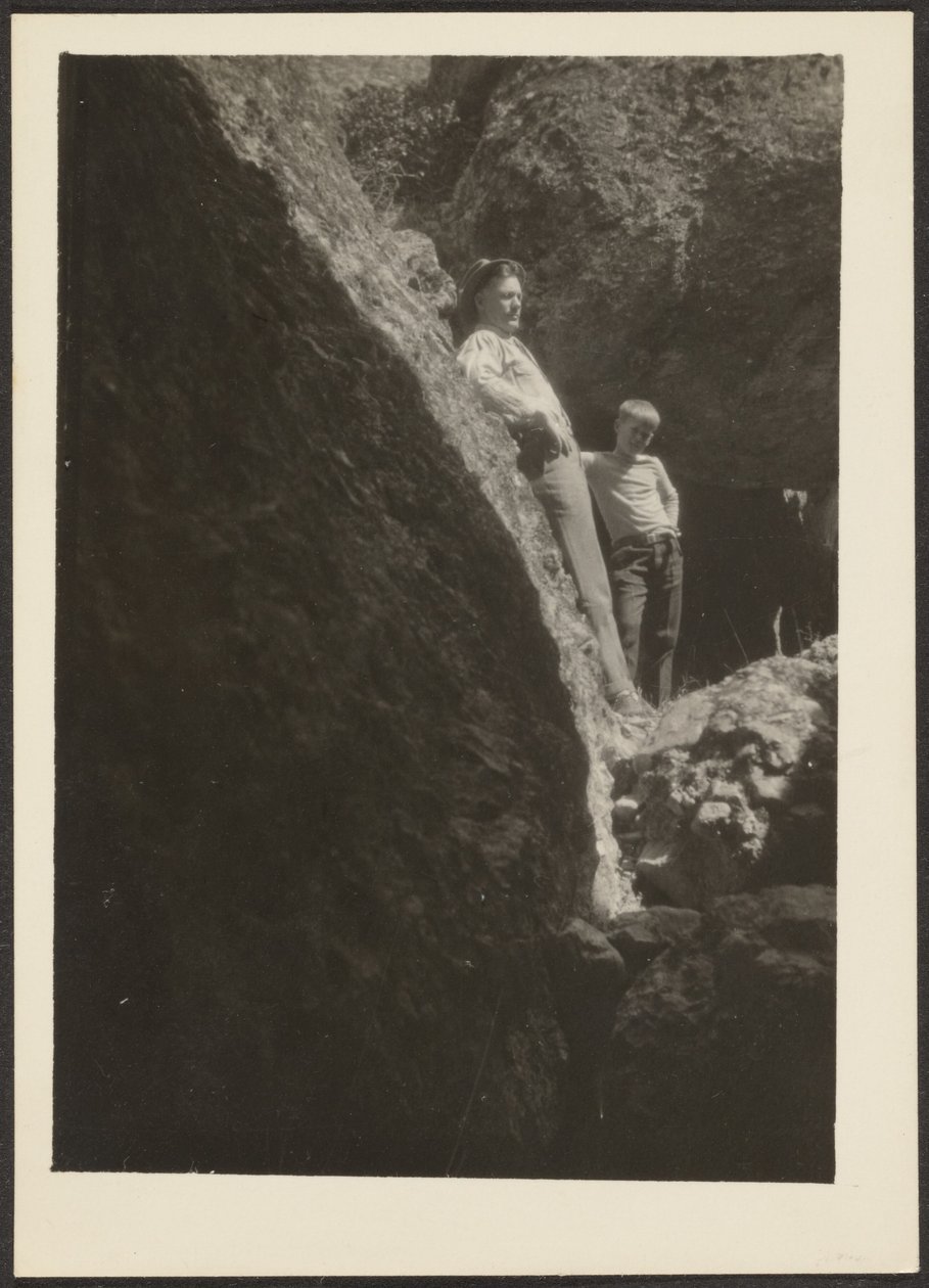 [Figuras à luz do sol em rochas]. de Louis Fleckenstein