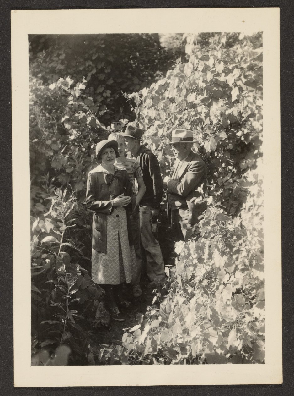 [Fleckenstein, Florence, and Her Sons in Woods] de Louis Fleckenstein