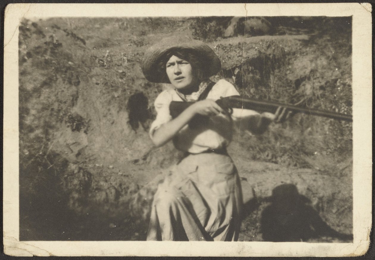 [Florence com uma arma] de Louis Fleckenstein