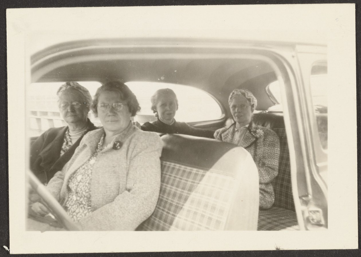 [Quatro mulheres num carro] de Louis Fleckenstein