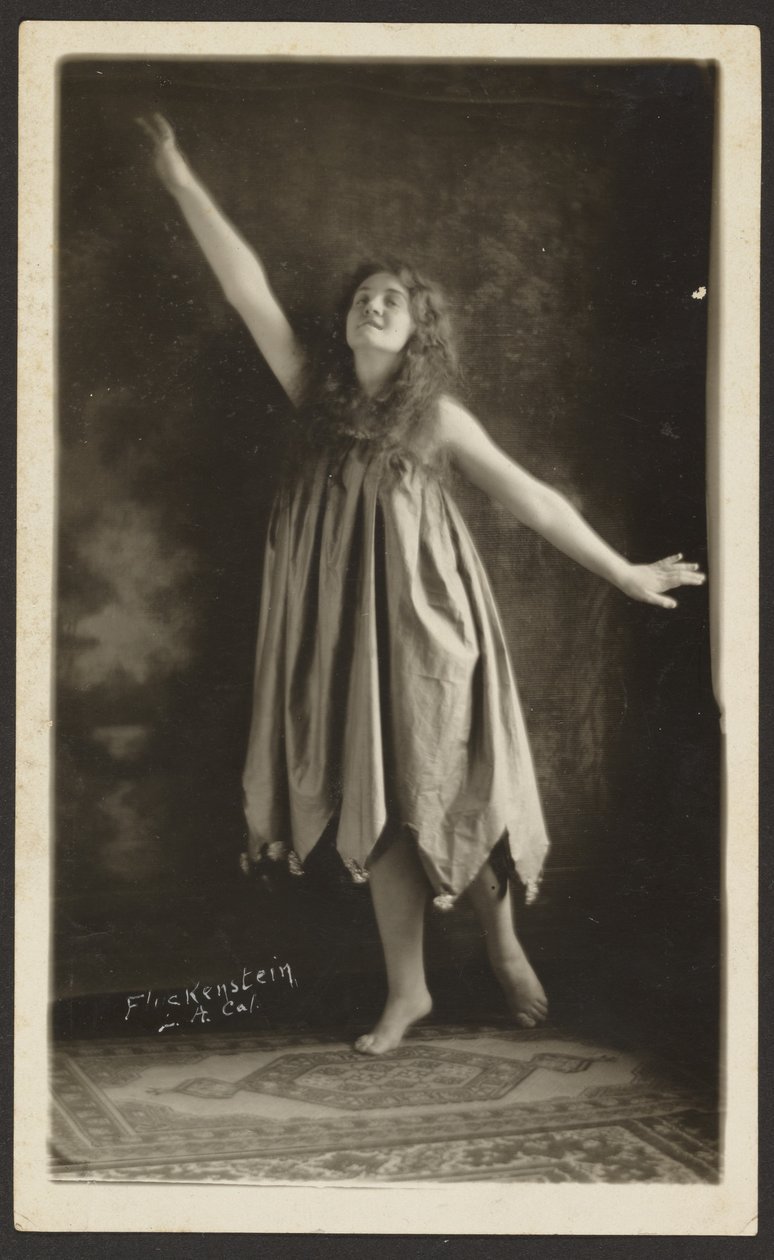 Grace Carberry como O Sol de Louis Fleckenstein