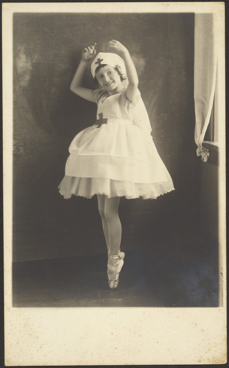 Helen Boothe como Rosie da Cruz Vermelha de Louis Fleckenstein