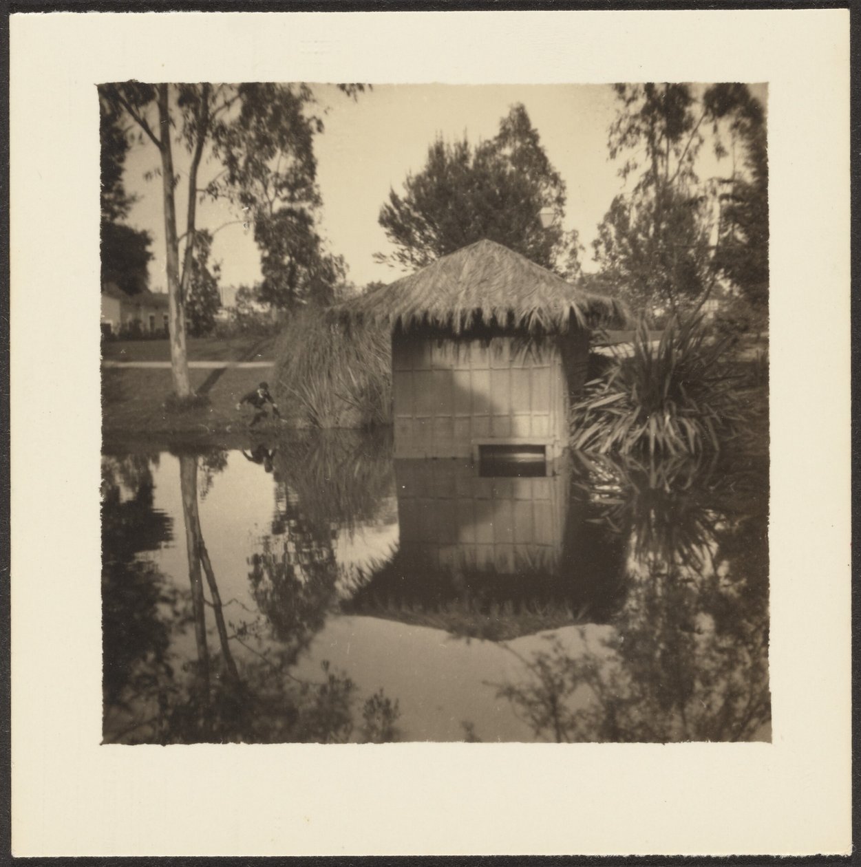 [Hut on Pond] de Louis Fleckenstein
