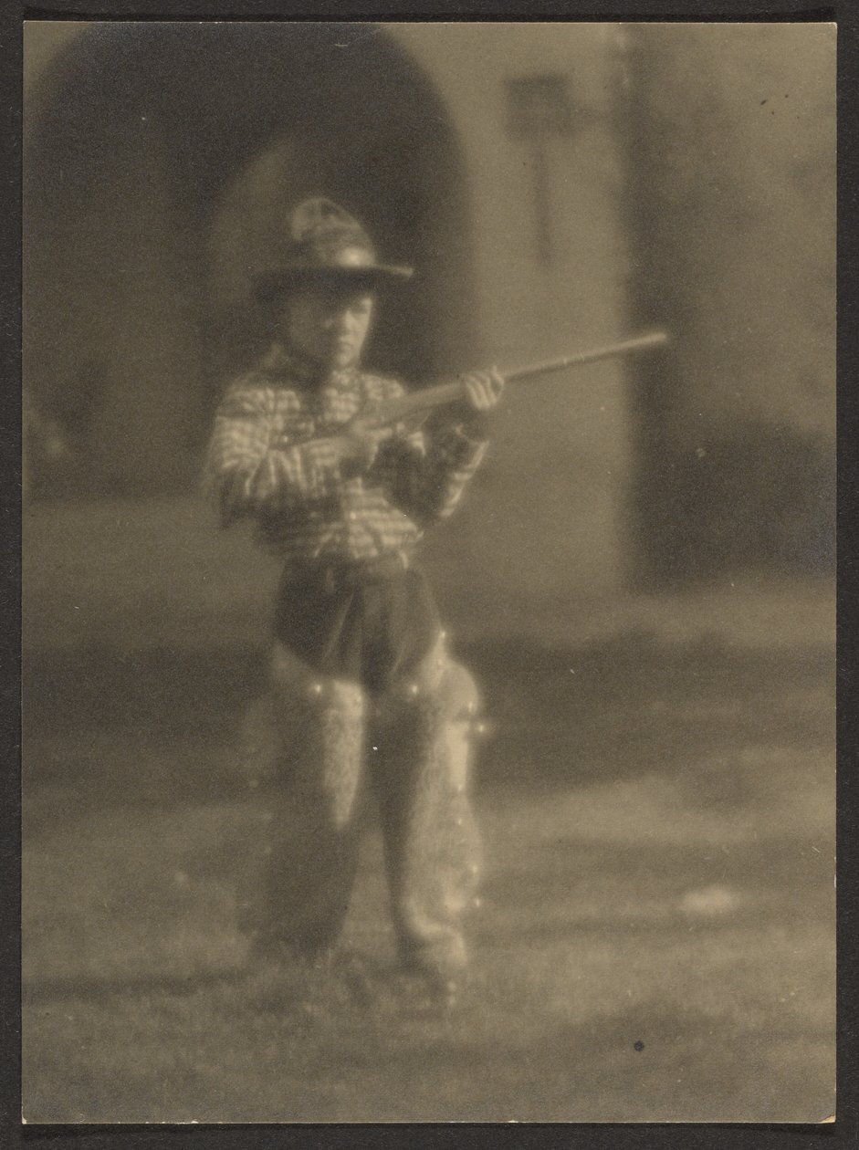 [Menino com roupa de cowboy]. de Louis Fleckenstein