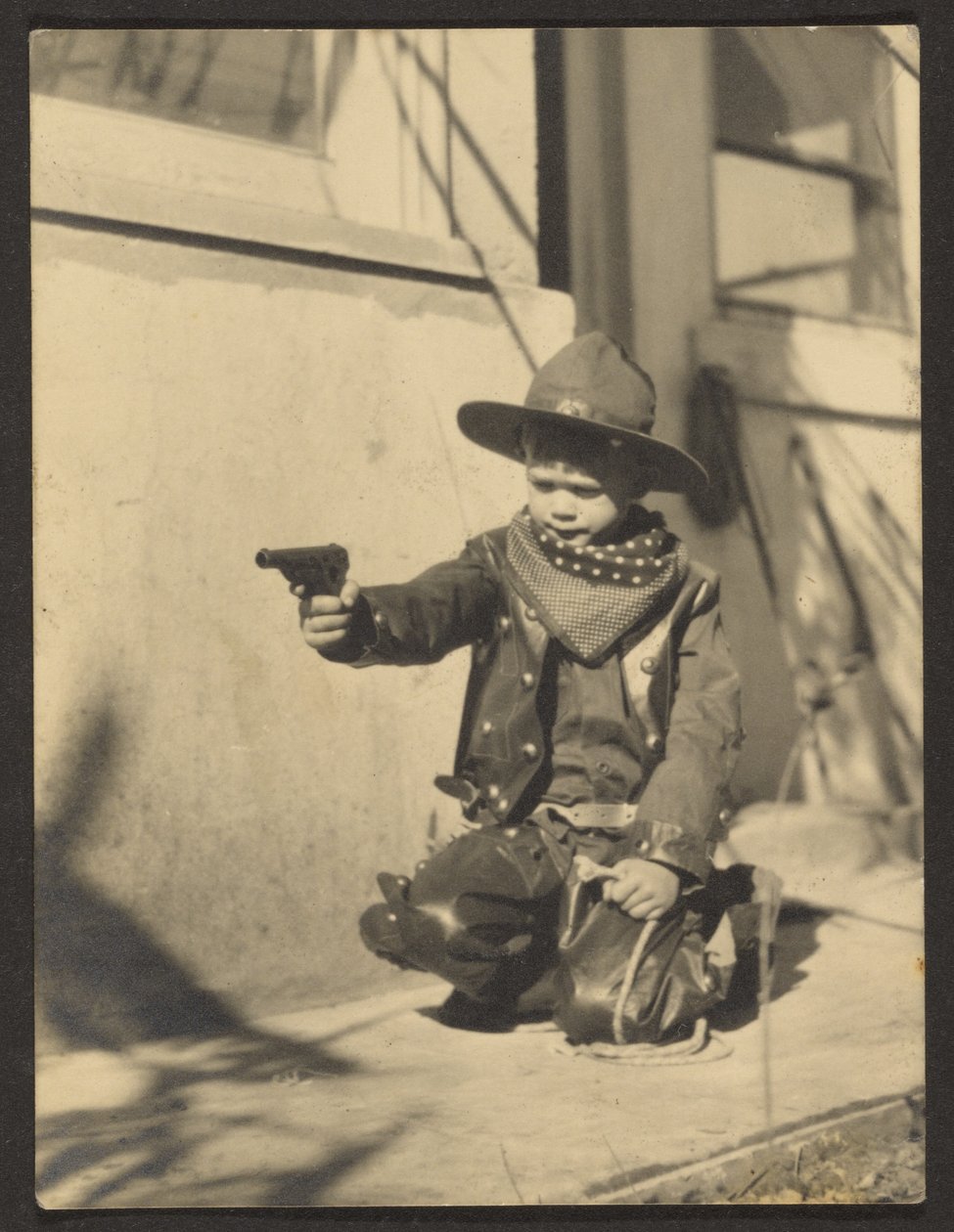 [Rapazinho com roupa de cowboy] de Louis Fleckenstein