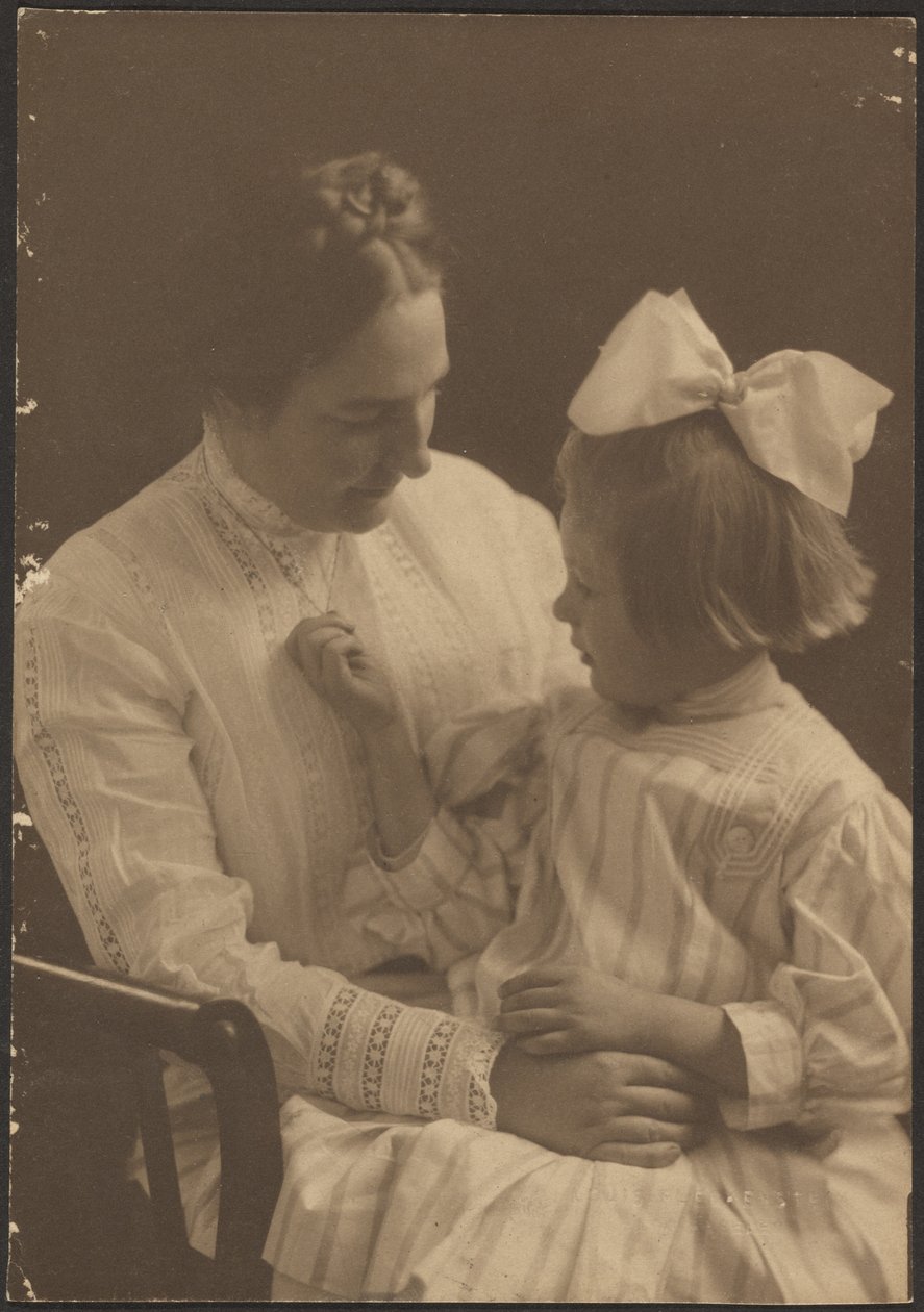 Retrato de mãe e filho com grande laço de Louis Fleckenstein