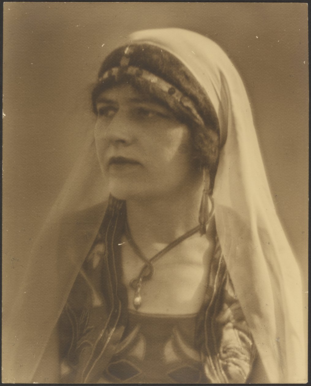 [Retrato da rapariga Nautch] de Louis Fleckenstein