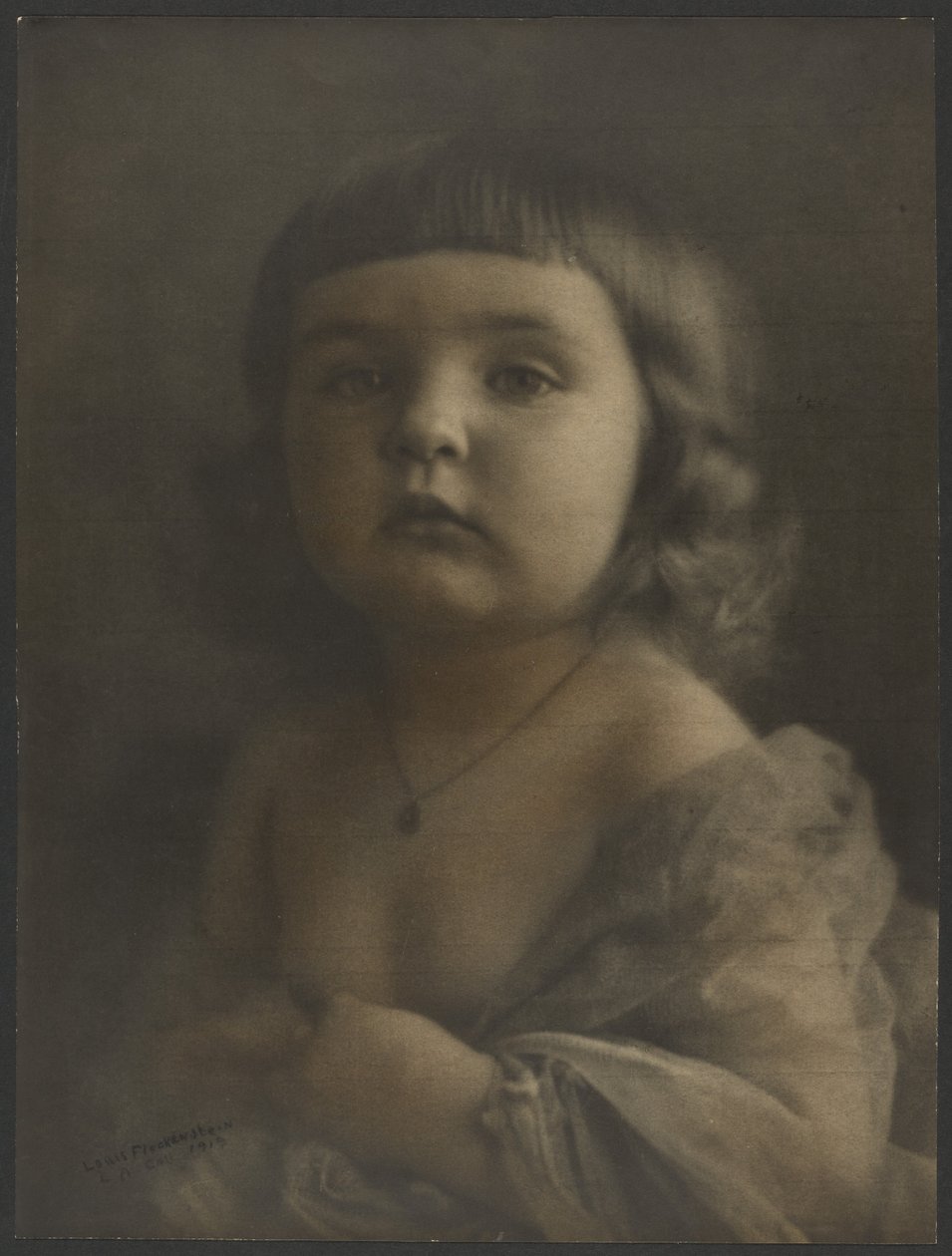 [Retrato de uma criança em gaze] de Louis Fleckenstein