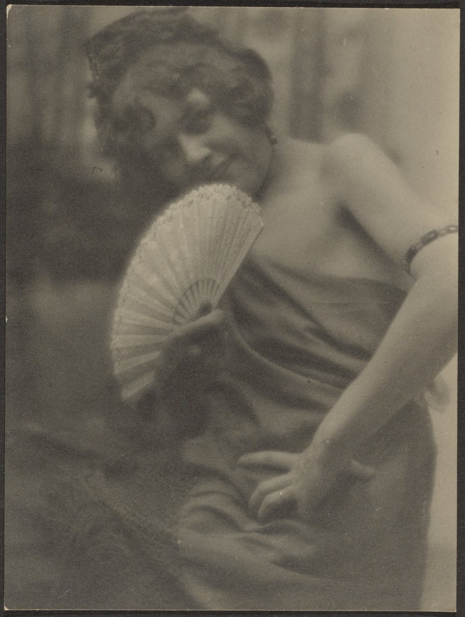 Retrato de uma menina com leque de Louis Fleckenstein