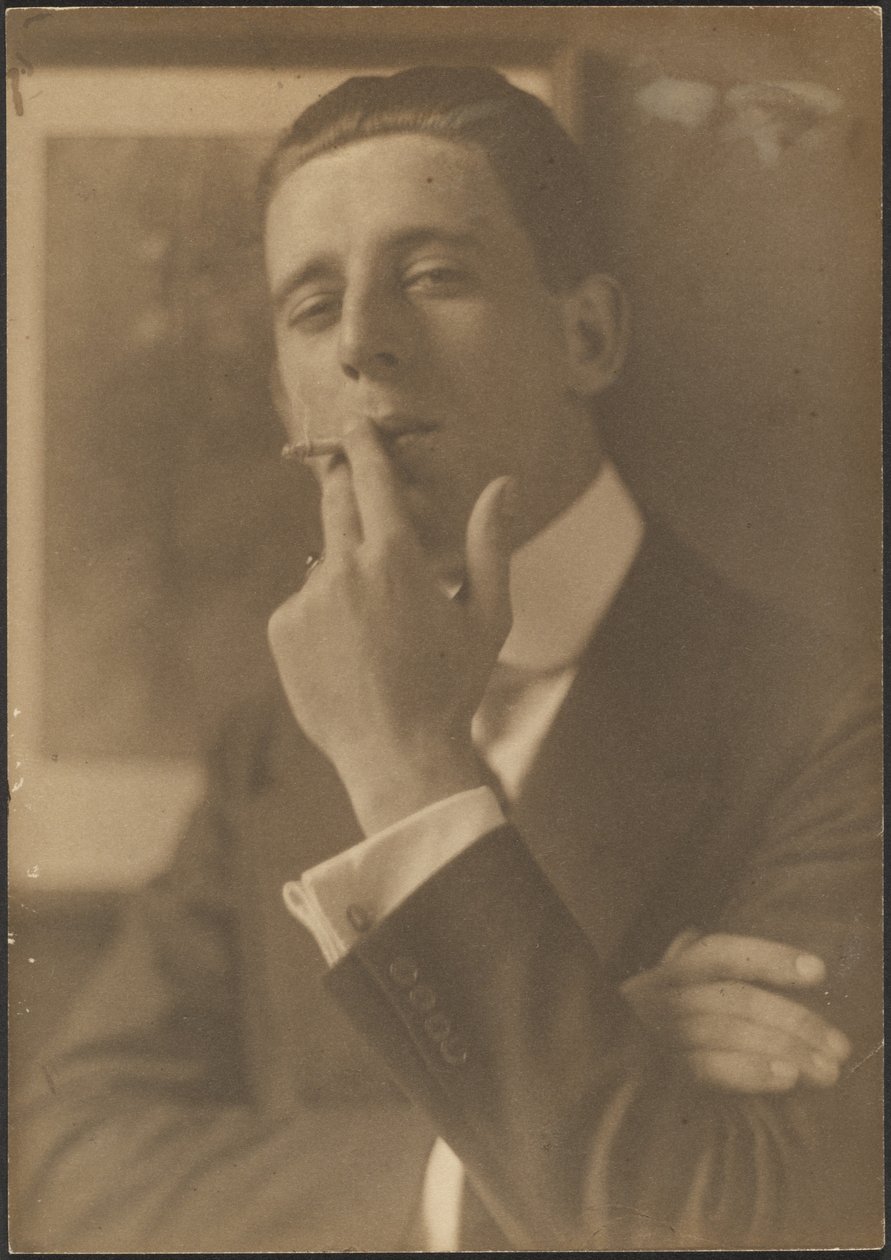 [Retrato de um homem a fumar um cigarro] de Louis Fleckenstein