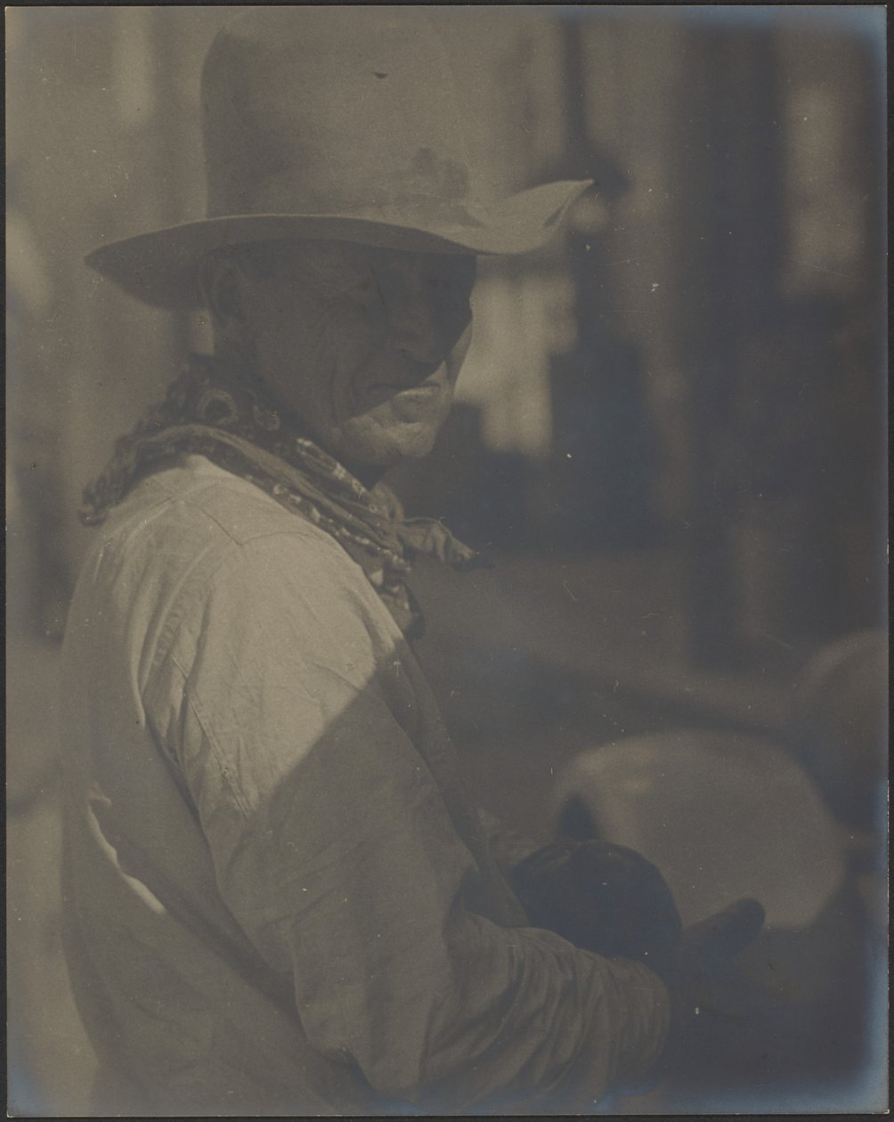 [Retrato de um homem com roupa de cowboy] de Louis Fleckenstein