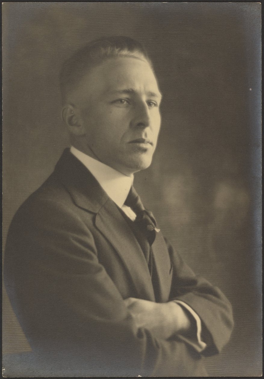 [Retrato de um homem de braços cruzados]. de Louis Fleckenstein