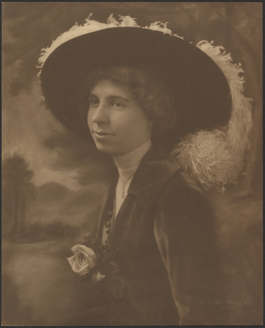 [Retrato de uma mulher diante de uma cena pintada] de Louis Fleckenstein