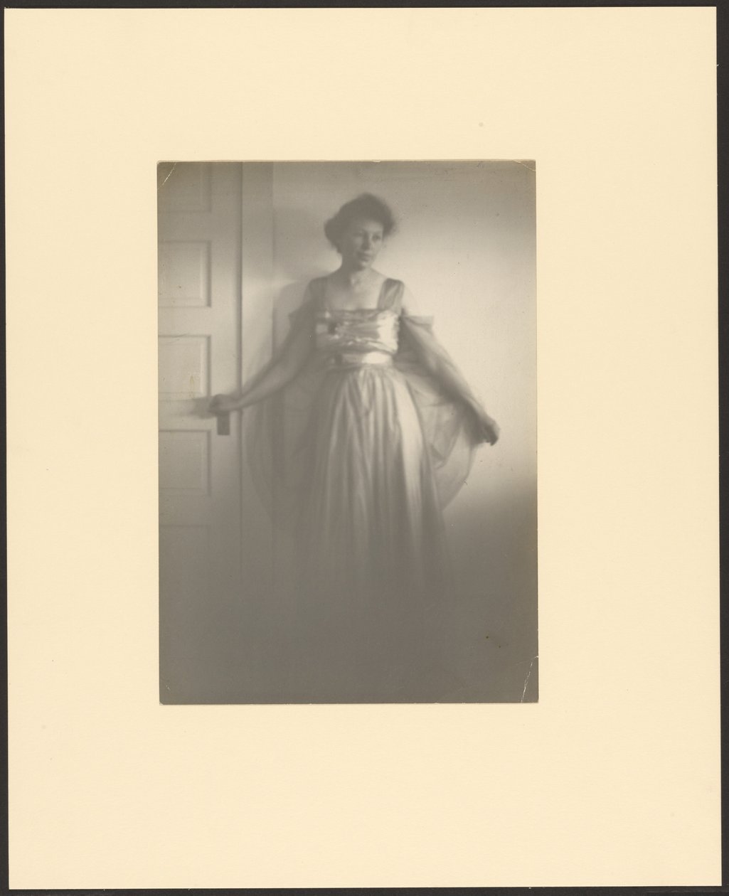 [Retrato de uma mulher à porta]. de Louis Fleckenstein
