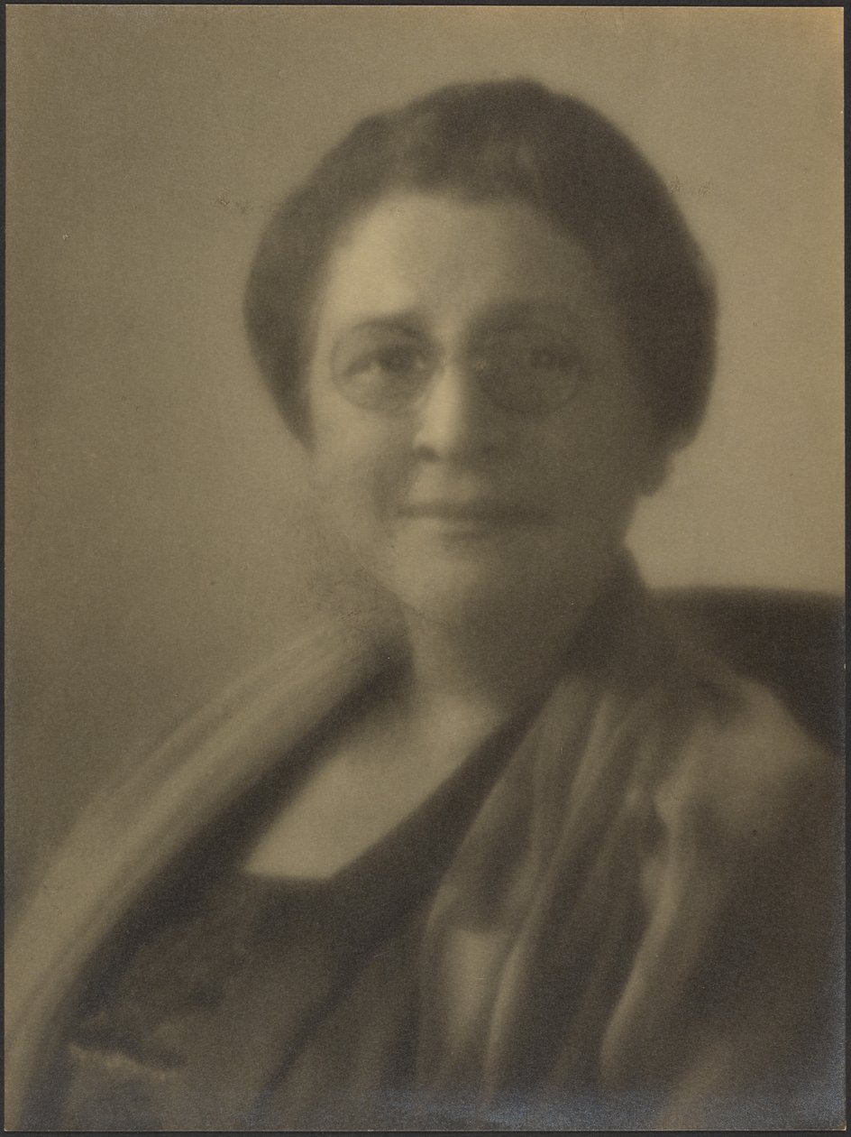 Retrato de uma mulher com óculos de Louis Fleckenstein
