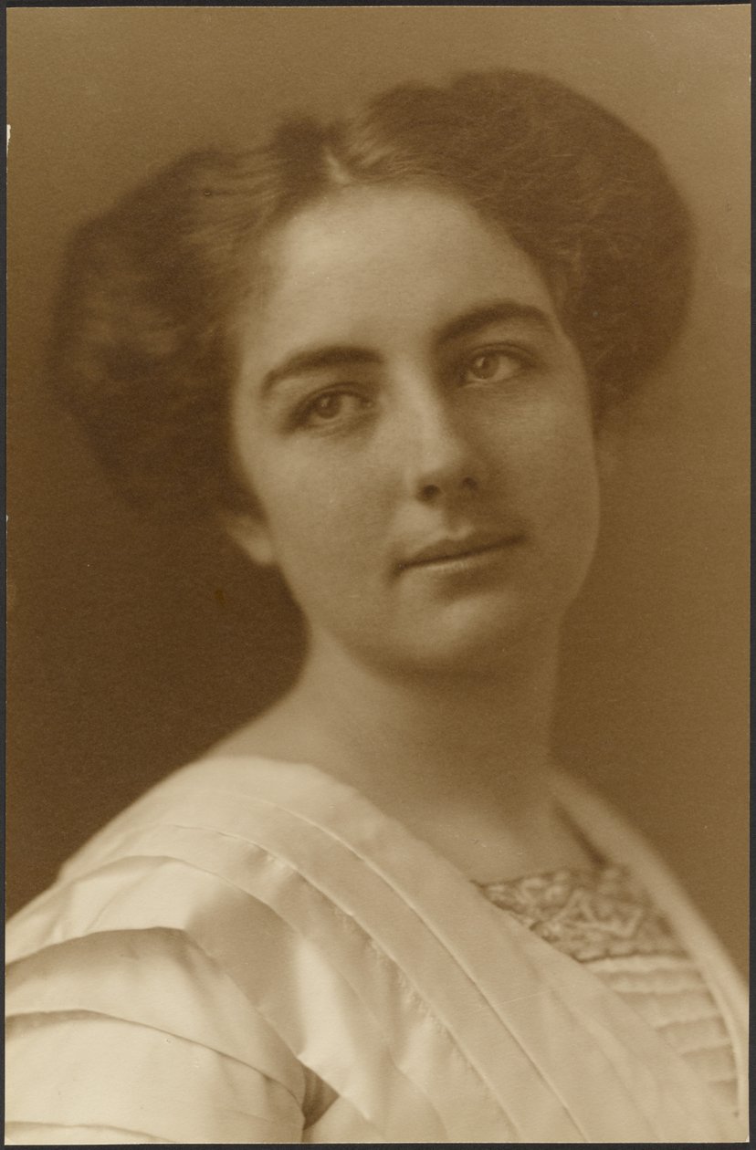 Retrato de uma mulher com vestido plissado de Louis Fleckenstein