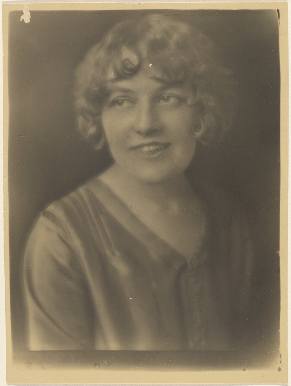 [Retrato de uma mulher com camisa de cetim]. de Louis Fleckenstein
