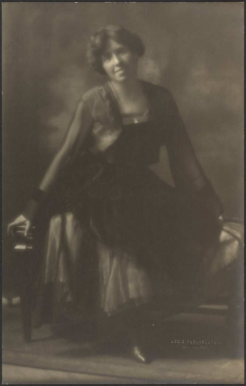 [Retrato de uma mulher num banco] de Louis Fleckenstein