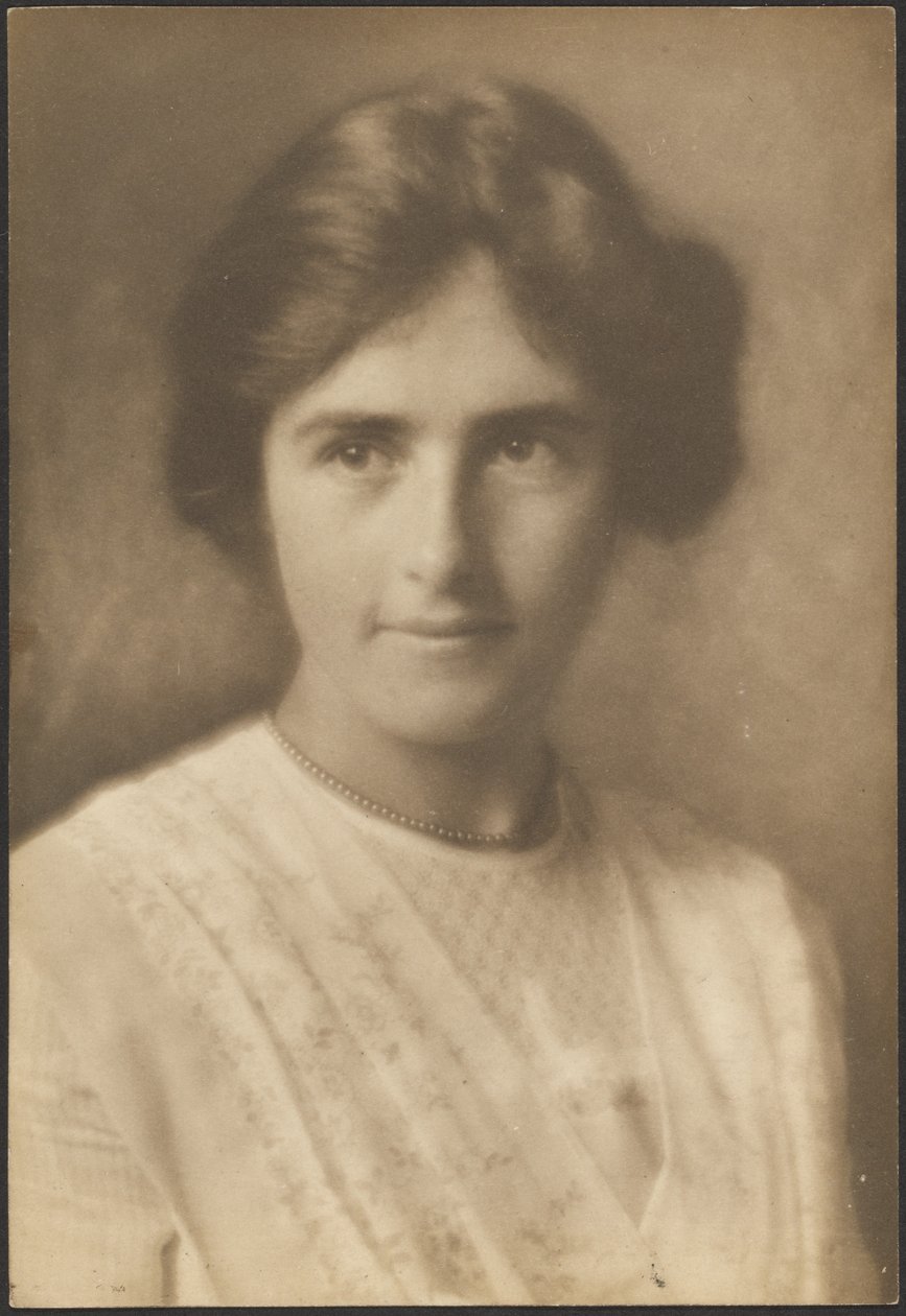 [Retrato de uma mulher com colar de missangas] de Louis Fleckenstein