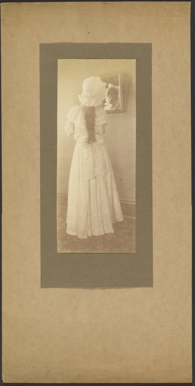 [Retrato de uma mulher com chapéu no espelho]. de Louis Fleckenstein