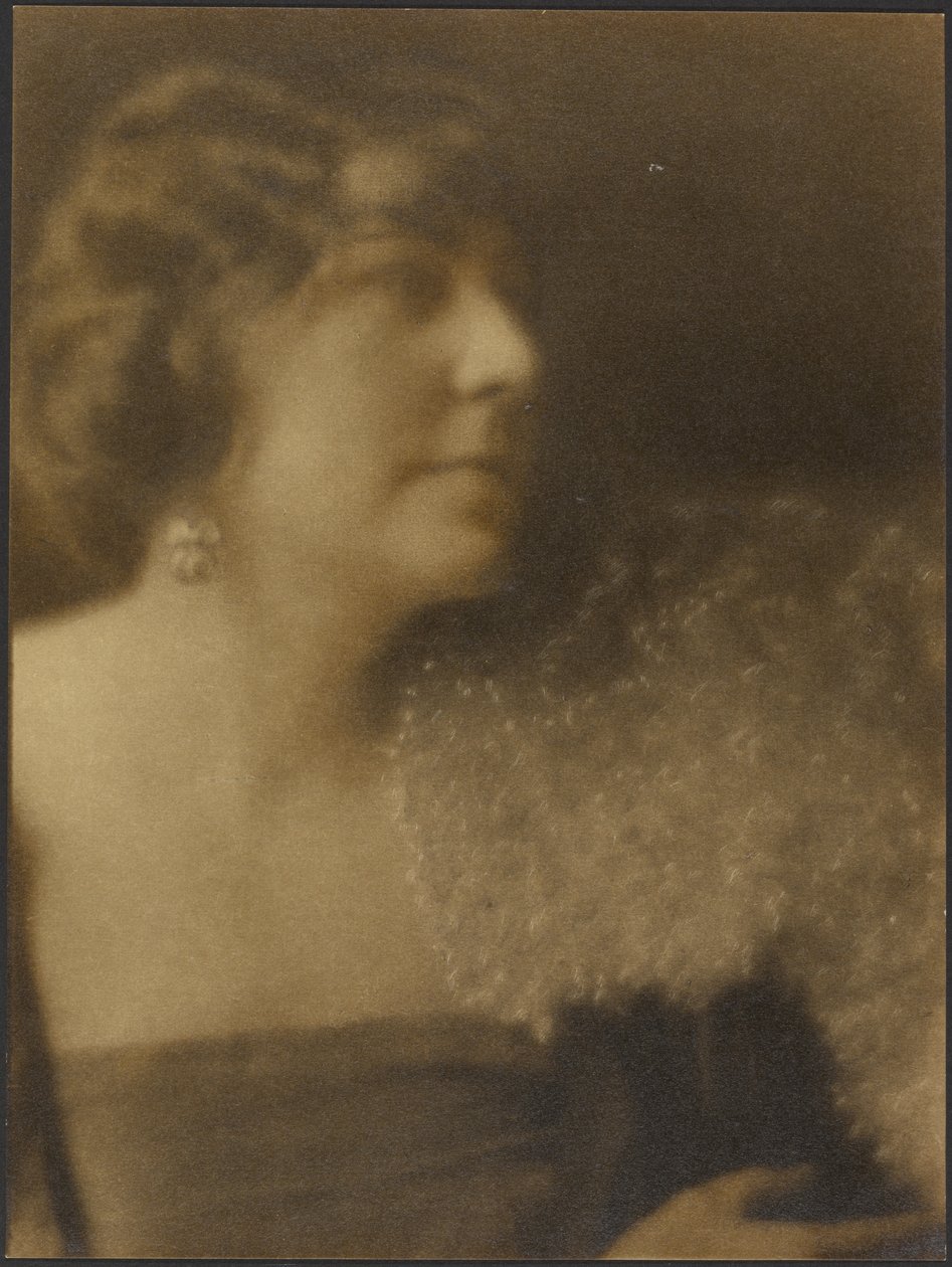 Retrato de uma mulher com flores de Louis Fleckenstein
