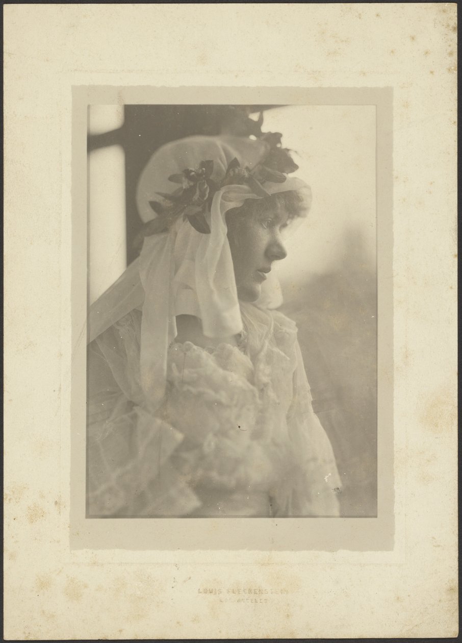 [Retrato de uma mulher com lenço na cabeça] de Louis Fleckenstein
