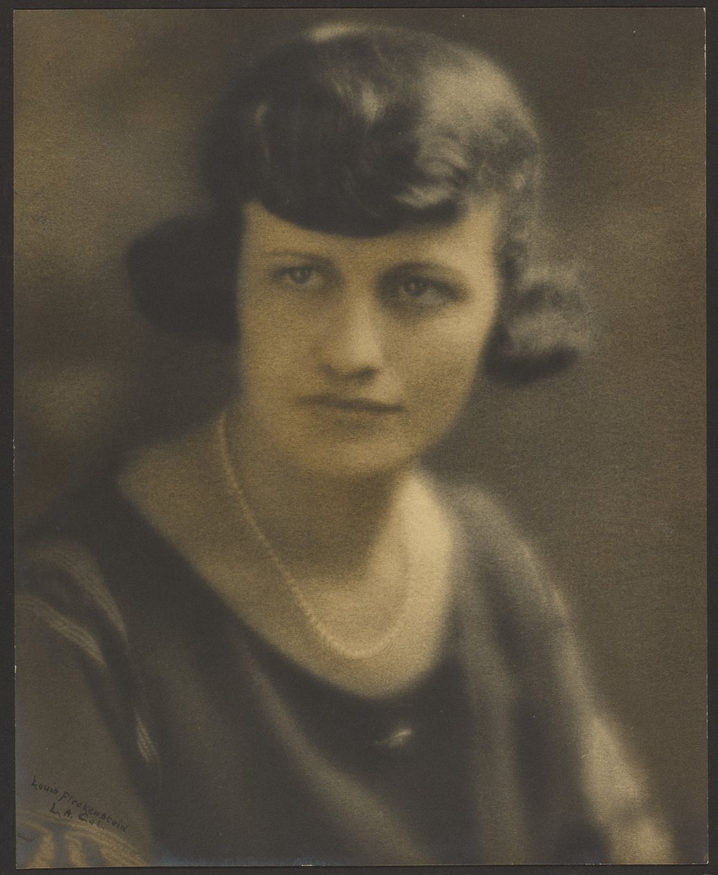 [Retrato de uma mulher com mangas estampadas] de Louis Fleckenstein