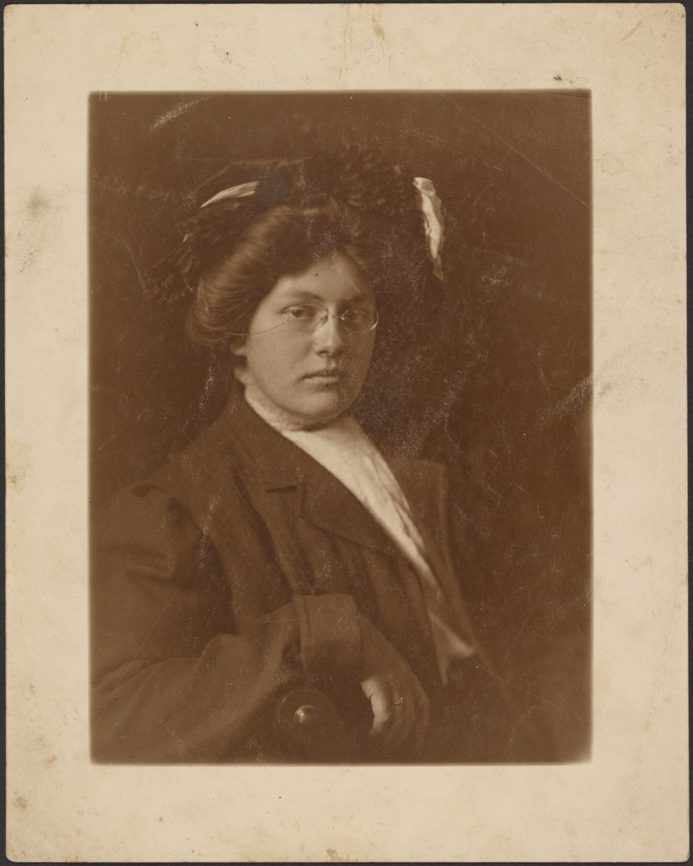 [Retrato de uma mulher com pince-nez] de Louis Fleckenstein