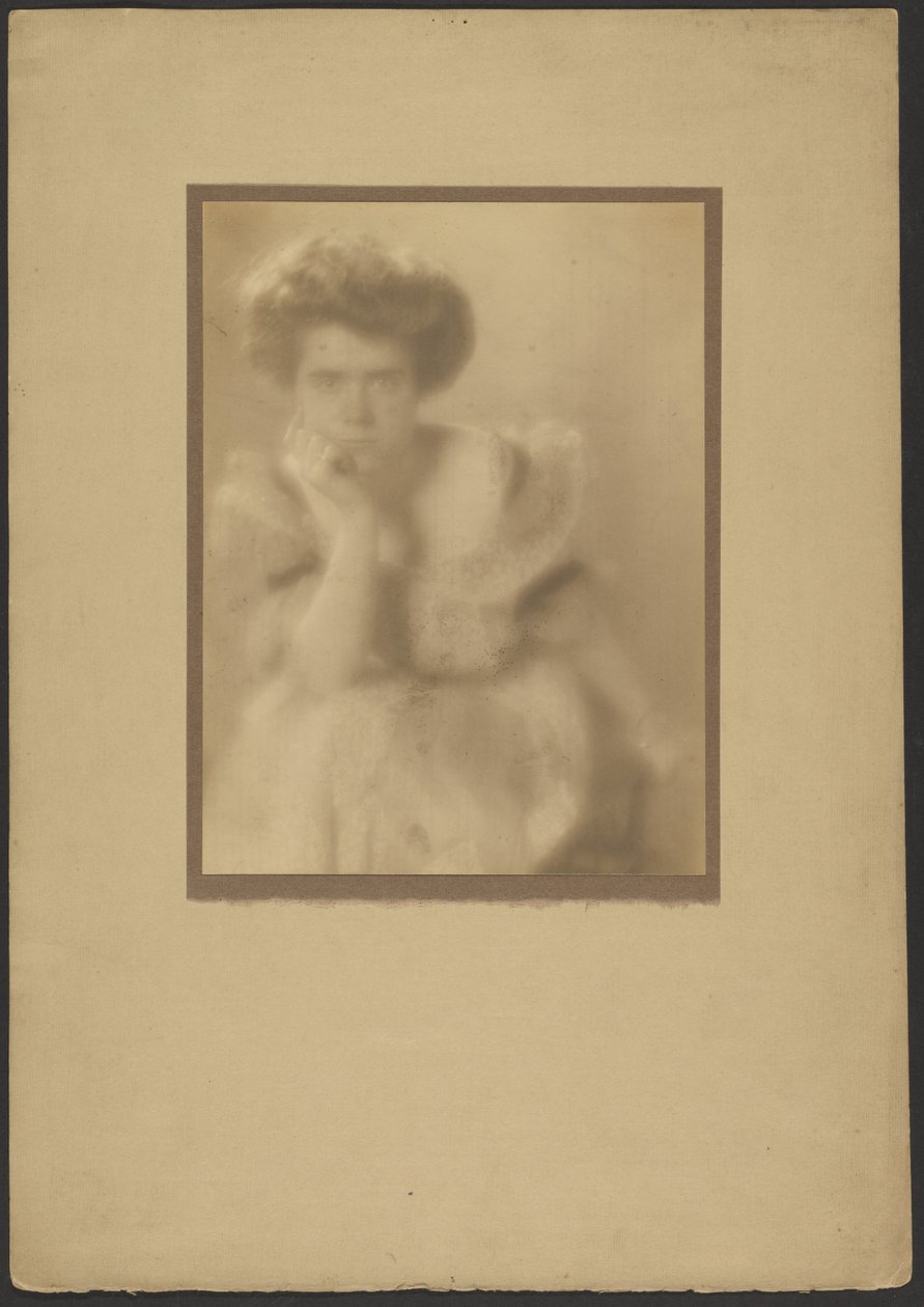 [Retrato de uma Mulher com Penteado Pompadour] de Louis Fleckenstein