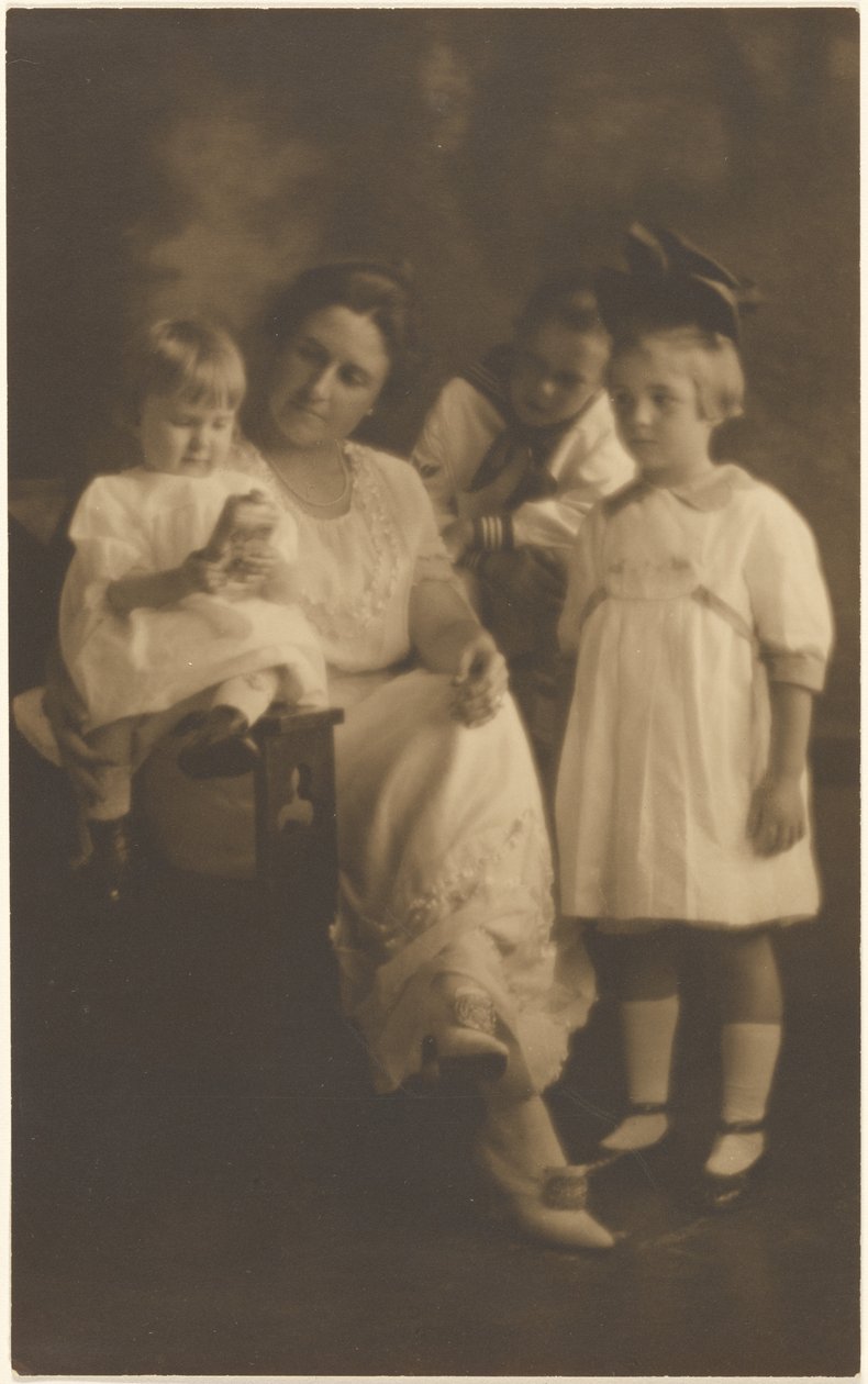 [Retrato de uma mulher com três crianças] de Louis Fleckenstein