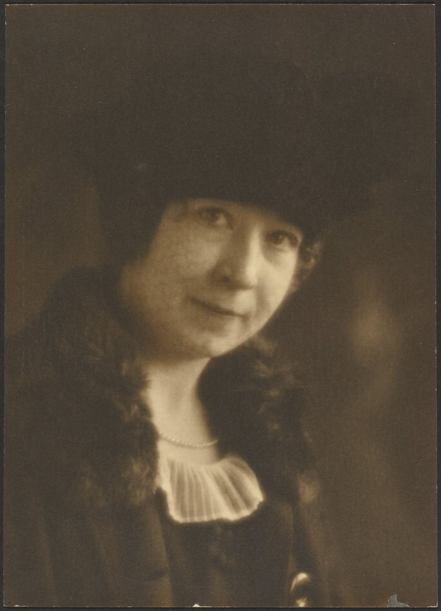 [Retrato de uma mulher com véu] de Louis Fleckenstein
