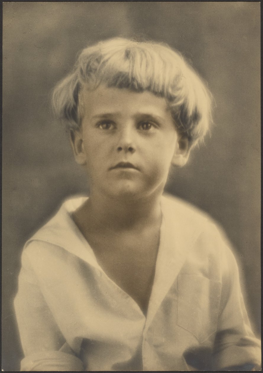 [Retrato de um rapaz com camisa branca] de Louis Fleckenstein