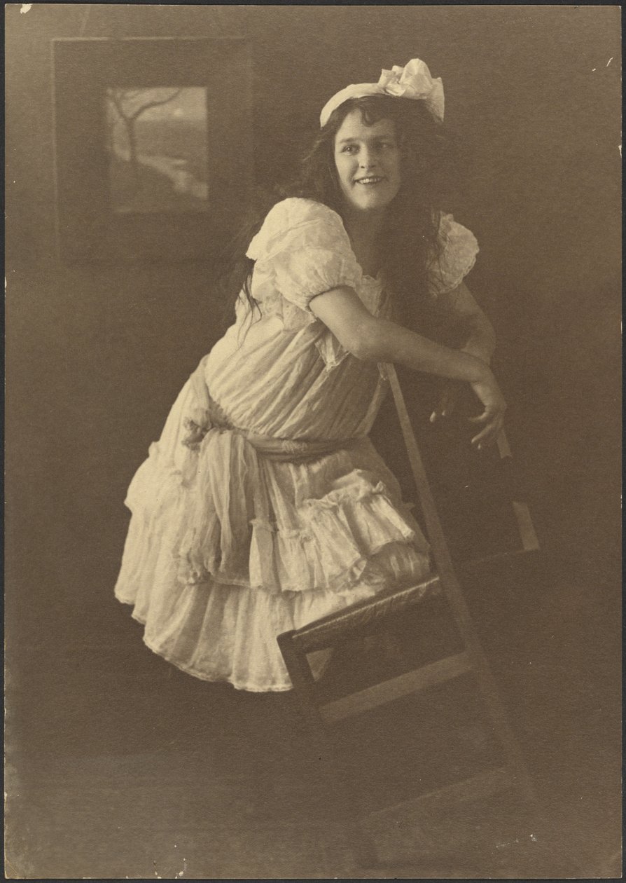 [Retrato de uma jovem mulher com uma cadeira] de Louis Fleckenstein