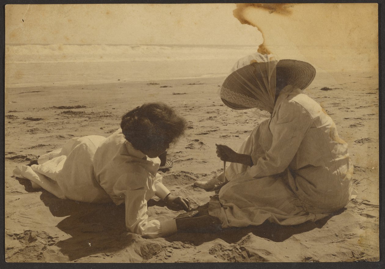 [Mulheres a relaxar na praia] de Louis Fleckenstein